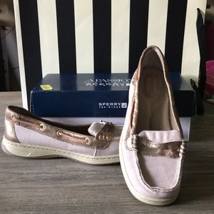 Sperry Top Siders ⛵️